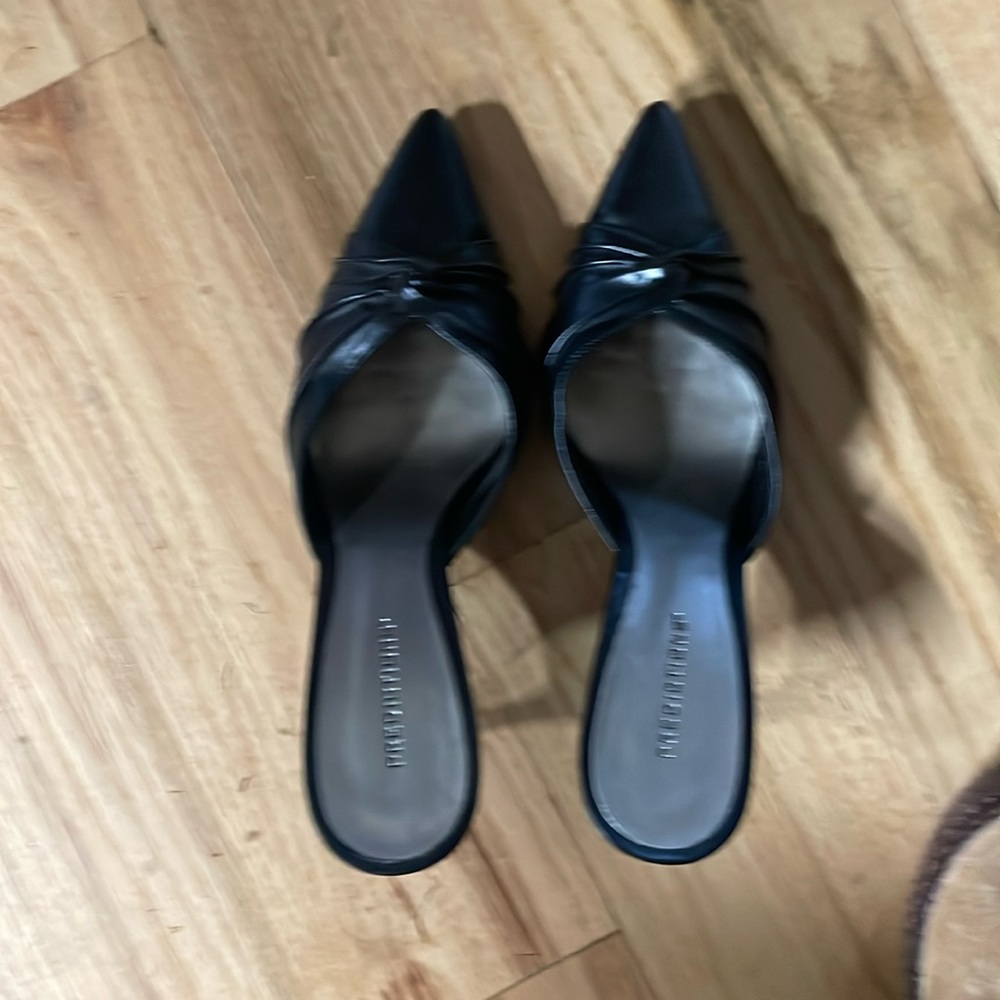 Black leather dressy heels